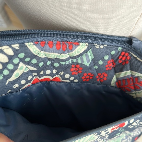 Vera Bradley Crossbody - Picture 4 of 6
